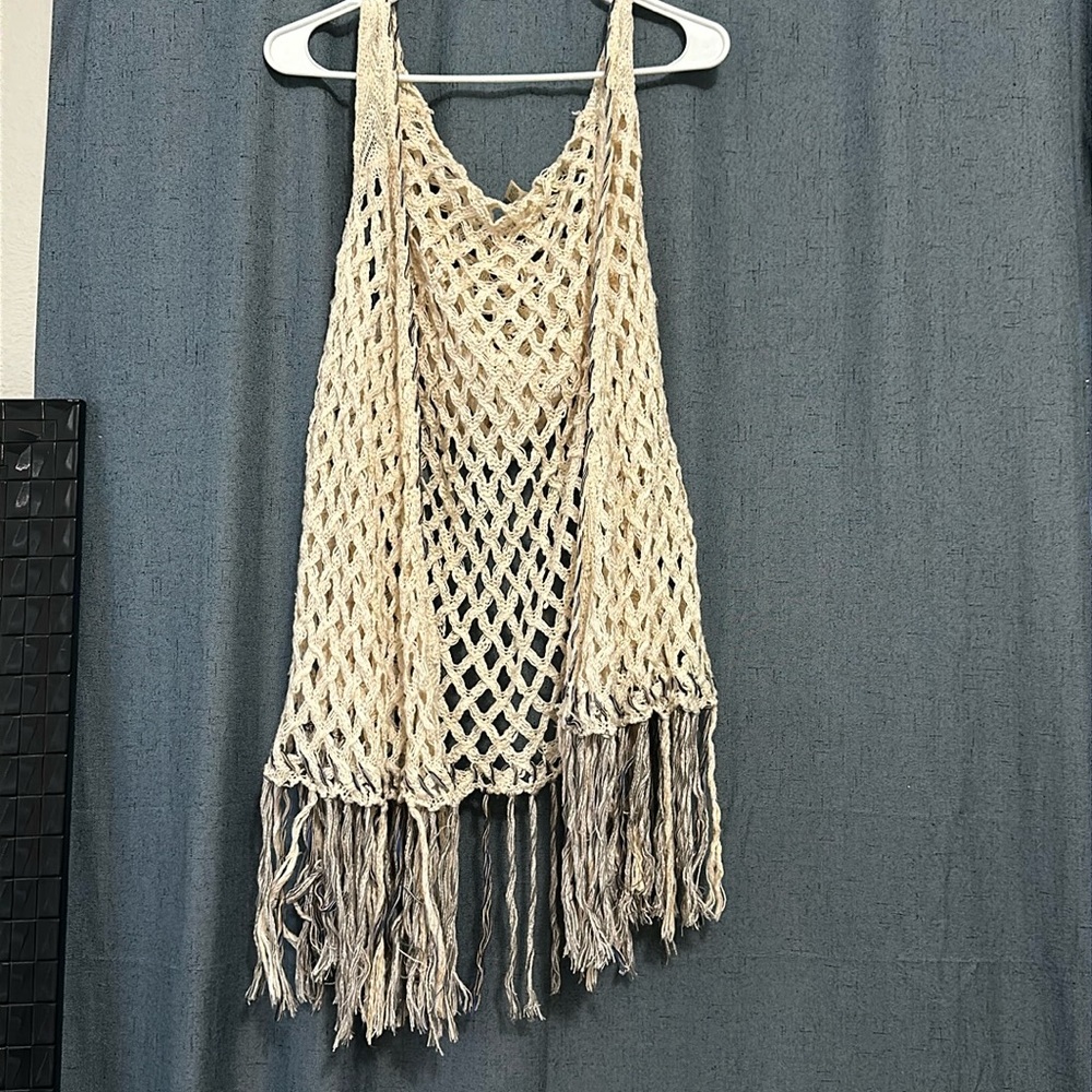 Gimmicks by BKE crochet Kimono. XS